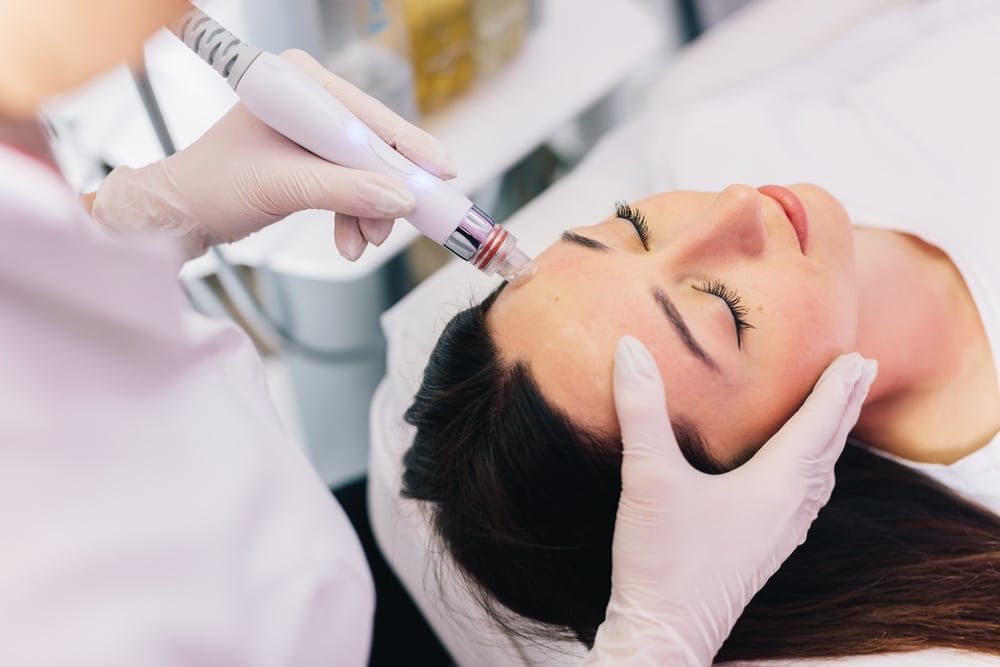 From Dull to Radiant: Discover HydraFacial Treatment in Noida